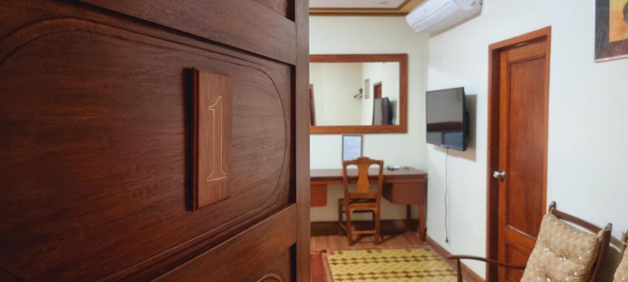 Casa Familya Hotel Batac Bagian luar foto